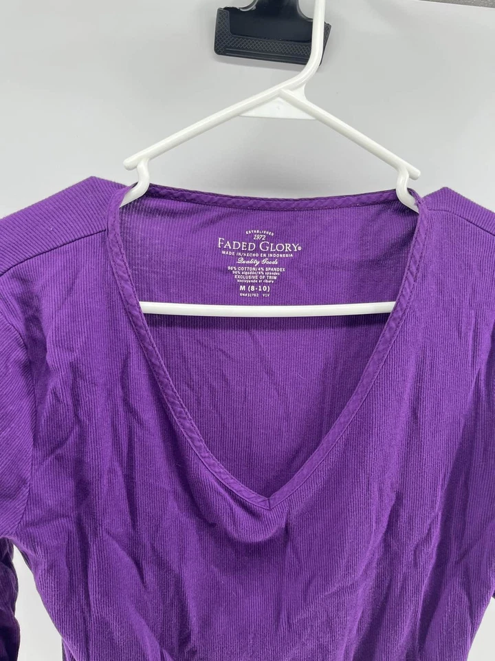 Top para mujer FADED GLORY púrpura acanalado cuello en V manga 3/4 lengüeta enrollable talla M Foto 2 de 3