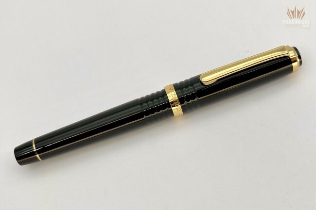 筆記具 PLATINUM #3776 CENTURY 10TH ANNIVERSARY Platinum 3776 Century Fountain Pen - Urushi Maki-e - Sakura