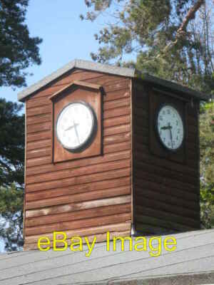 Foto 6x4 Uhr auf dem Cricket Pavillon, Adastra Park Hassocks The locati c2010
