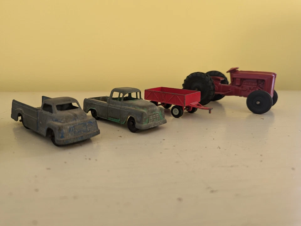 VINTAGE Lot of 16 TOOTSIETOY Cars, Hotrods, Race cars, Trucks and Tractor. - Image 3 of 4