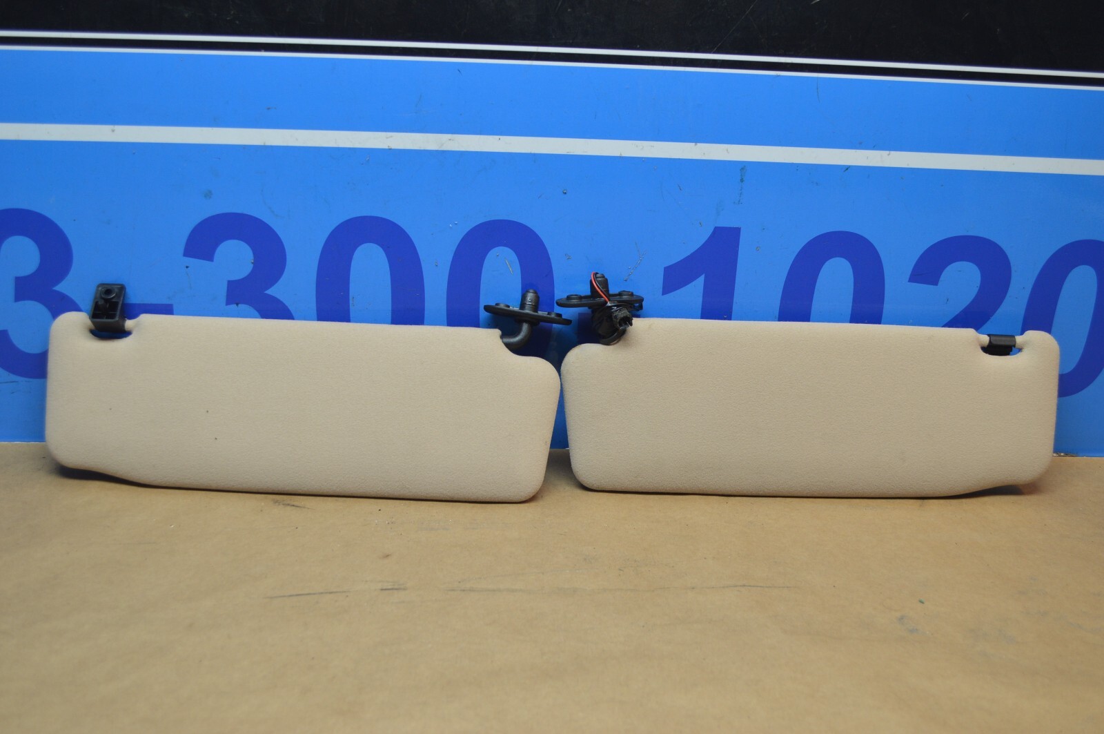 2004 M138 MASERATI GT DRIVER & PASSENGER SIDE SUN VISOR SHADE PAIR BEIGE