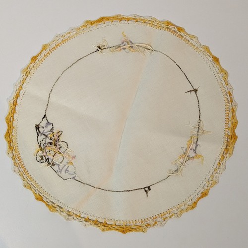 Vintage Round Hand Embroidered Floral Scalloped Edge Doily, Tray Cloth 10", 2 Pc - Picture 7 of 9