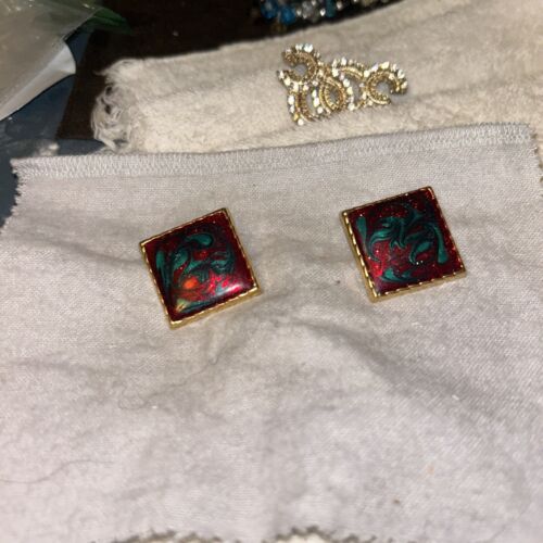 VINTAGE CLOISONNE RETRO Green & RED ENAMEL STUD EARRINGS