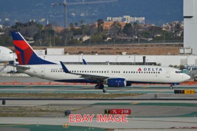 FOTO FLUGZEUG BOEING 737-832(W) 'N3731T' DELTA C/N 30775 L/N 665. GEBAUT 2000.