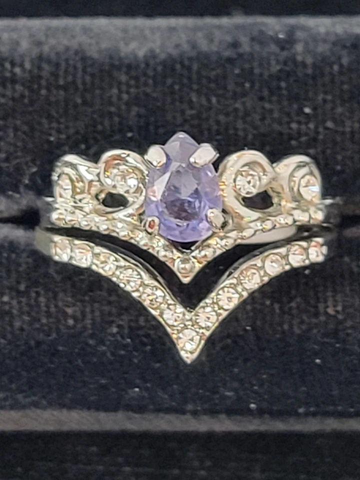 Anel Chevron Promise tamanho 8,5 ou 18,6 mm tiara coroa pedra preciosa roxa strass - Imagem 3 de 4