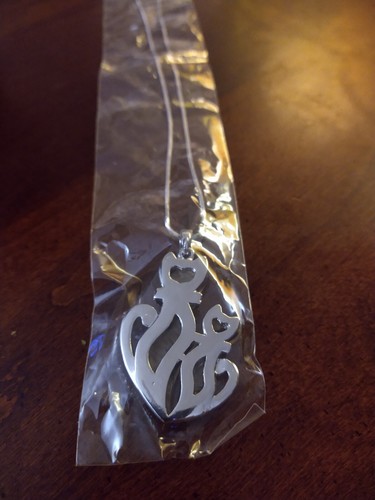 Silver Leopard Print Cat Necklace with Faux Diamonds - Picture 5 of 5