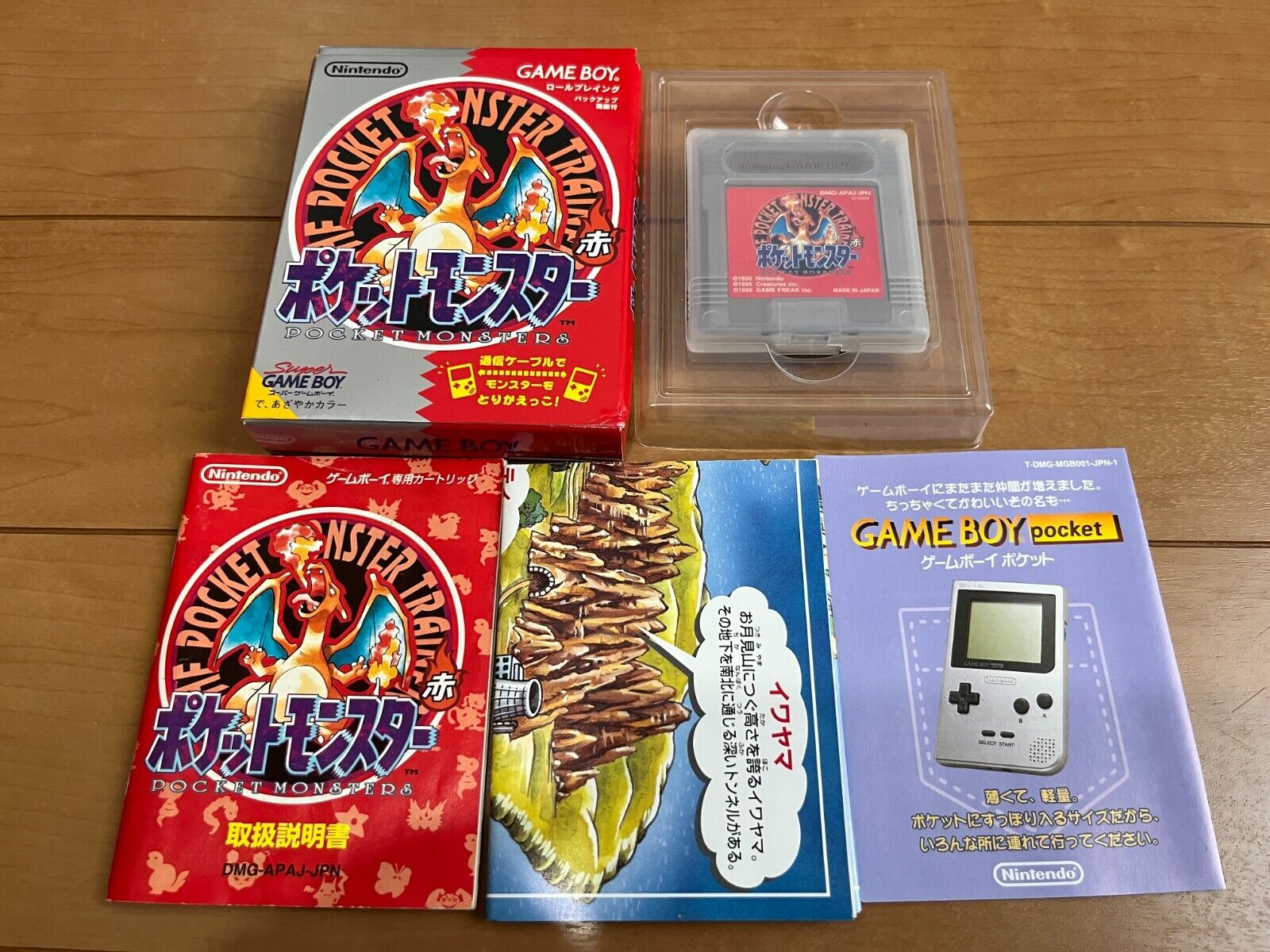 Pokemon Red Charizard Pokémon Game Boy Package & Manual GB Japan