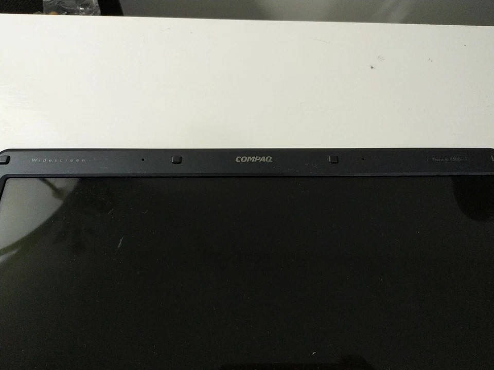 Compaq Presario F500 15.4" LCD Laptop Screen + Cables and Bezel - Image 2 of 4