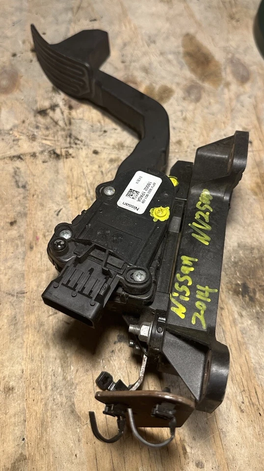 Nissan NV 2500 2012-2016 acelerador de pedal de gasolina OEM 18002 1PA0A Foto 2 de 4