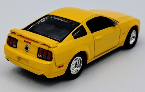 LOOSE Johnny Lightning 1:64 Muscle Cars USA 2005 Ford Mustang GT - Picture 6 of 10