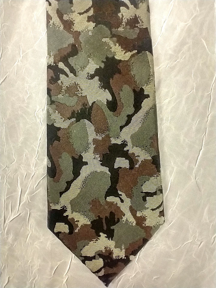Corbata camuflaje 100 % seda, JFerrar - militar, outdoorman, patriótica, mucho uso Foto 2 de 4