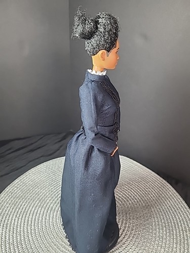 Mattel Ida B. Wells Barbie Inspiring Women Fashion Doll - HCB81 - Picture 4 of 7