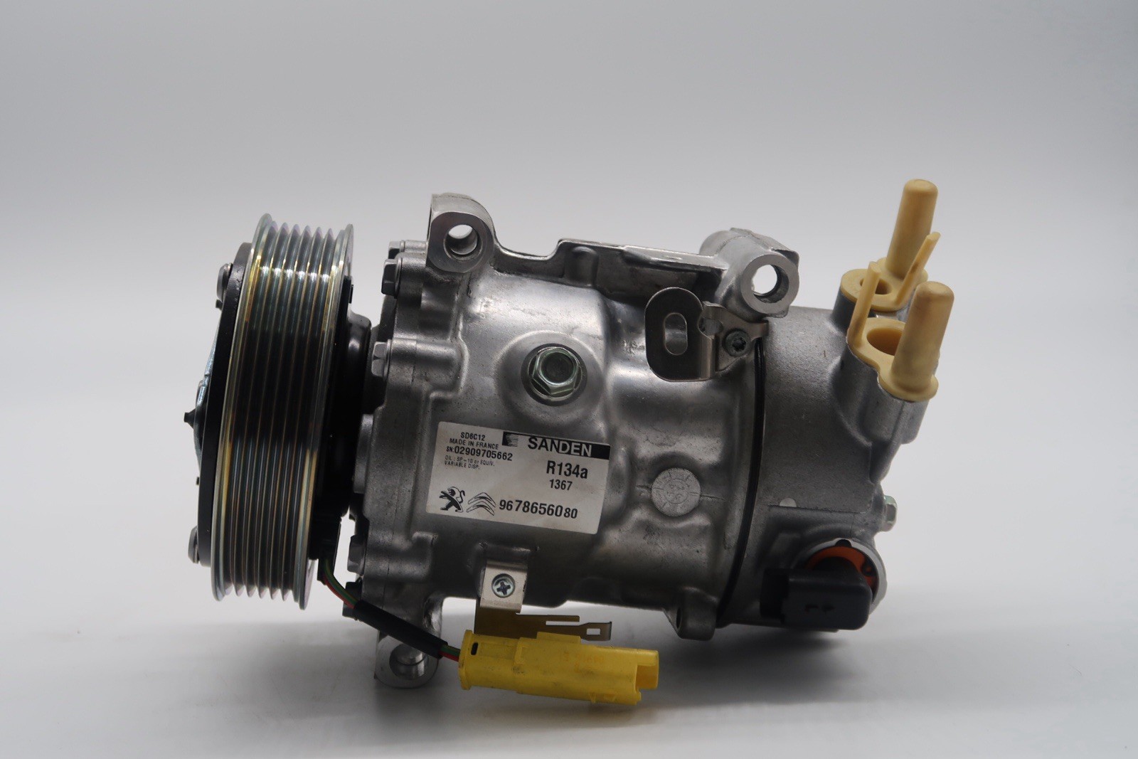 Air Conditioning Compressor for Citroën C3 C4 DS3 Peugeot 207 3008 5008 Partner