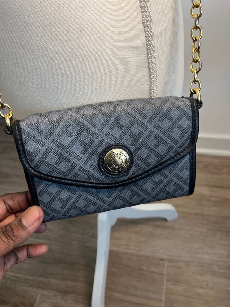 Tommy Hilfiger Signature Logo Crossbody Purse Wallet Small