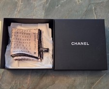 Autentica sciarpa Chanel Coco Chanel scritta seta 90x90 logo beige con scatola ricevuta