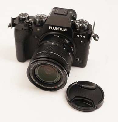 Fujifilm X-T4 Mirrorless Digital Camera XF 18-55mm f/2.8-4 Lens