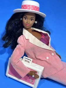 ヴィンテージ　バービ人形Day-to-Night映画プレミアム　レッドカーペット Amazon.com: Barbie Day to Night Fashion Doll : Toys & Games