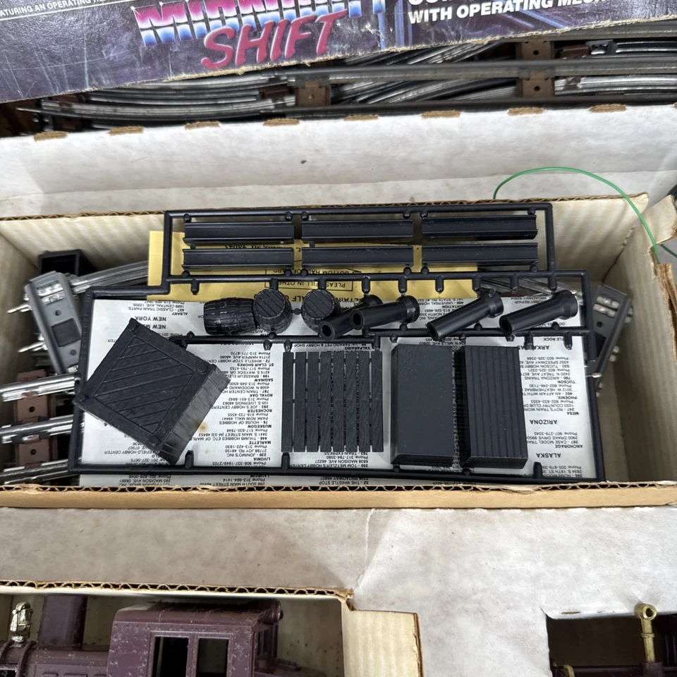 1988 Lionel O27 Gauge Midnight Shift Pennsylvania Diesel Switcher Train Set - Image 2 of 4