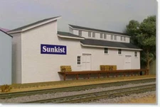 HO Scale Sunkist Packing Shed Kit by Showcase Miniatures (2009)