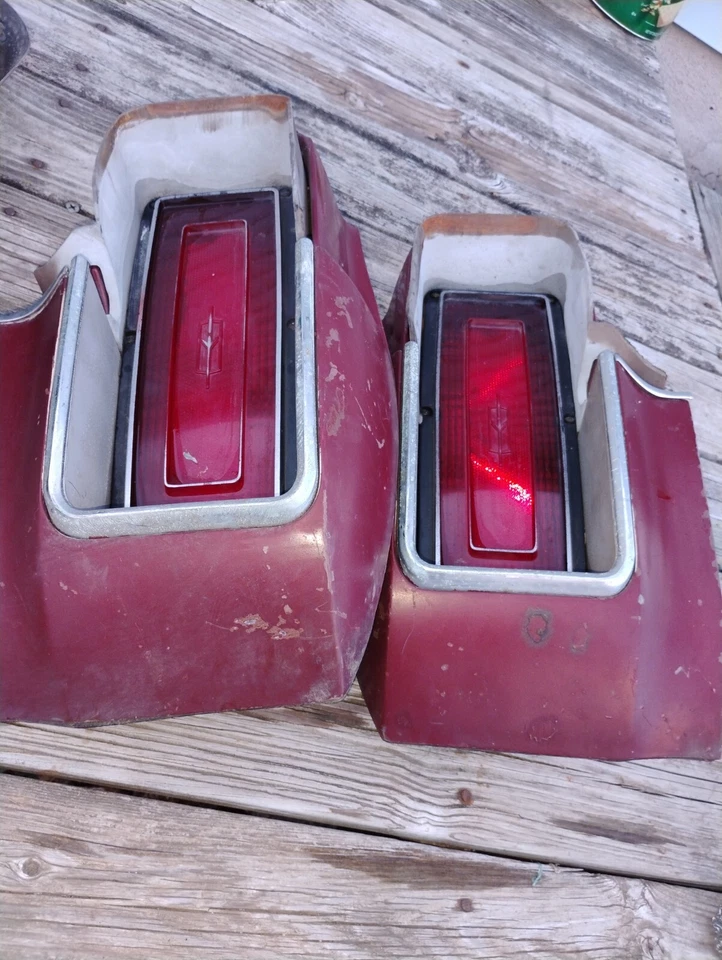 Oldsmobile 442 Cutlass Hurst 1973 montaje de luz trasera izquierda/derecha original de fábrica Foto 4 de 4