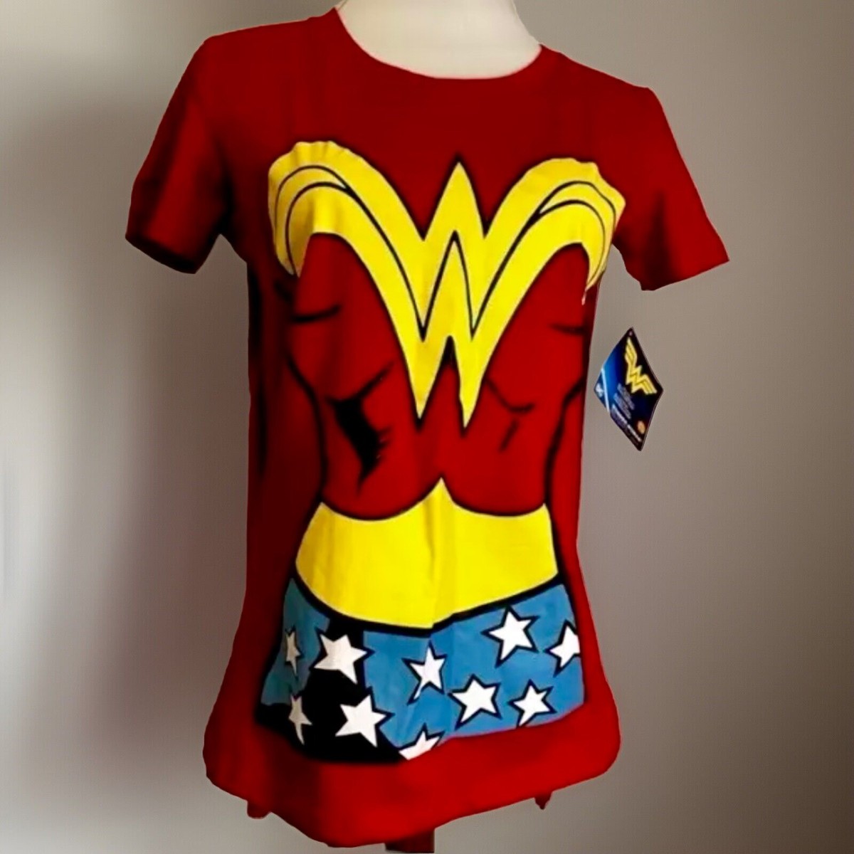 DC Comics Wonder Women Shirt Cape~ Size M~NWT