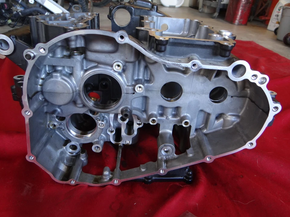 Juego de cárter, Yamaha YZF R3 2015-24, 1x4-E5150-20-00, 5028 millas Foto 2 de 4