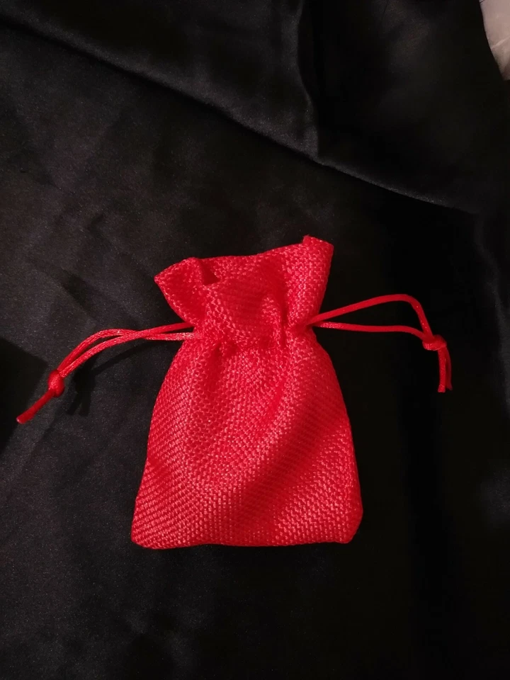 Pendientes solitario de 7 mm granate simulado para hombre enchapado en oro blanco de 14 k plateado Foto 4 de 4