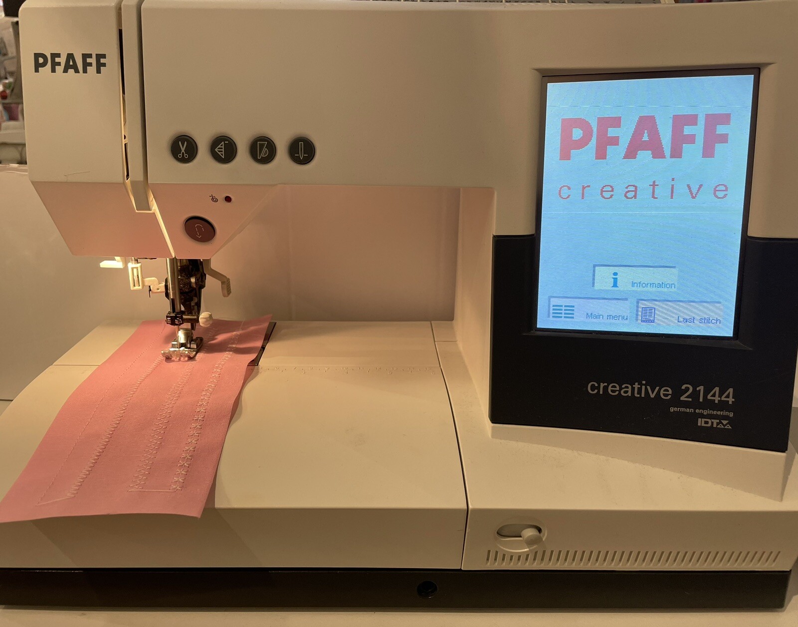 PFAFF Creative 2144 IDT Sewing Machine with Control Foot and