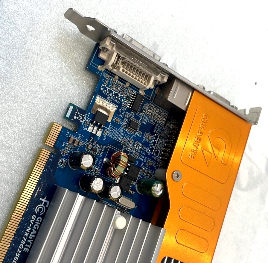 Gigabyte Nvidia GeForce 8400 GS 512MB GDDR2 PCI-E X16 Video Graphivs Card - Image 2 of 4