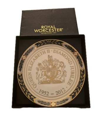 Vintage Queen Elizabeth 11 Diamond Jubilee Royal Worcester Teller. 2012