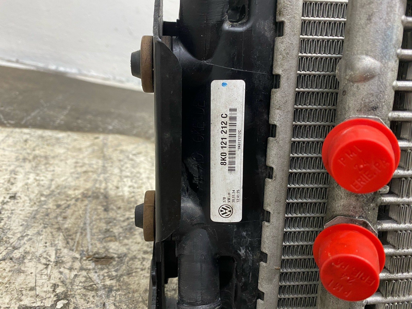 2014-2018 BENTLEY FLYING SPUR 4.0L V8 FRONT LEFT OIL COOLER RADIATOR W/AIR DUCT