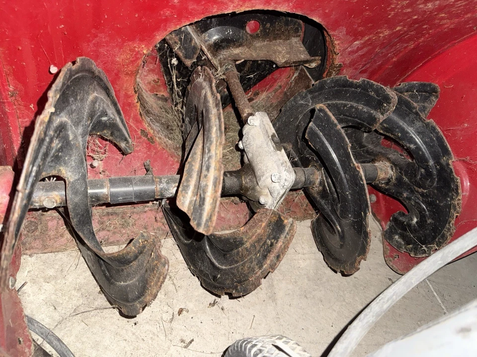 Snowblower - Image 4 of 4