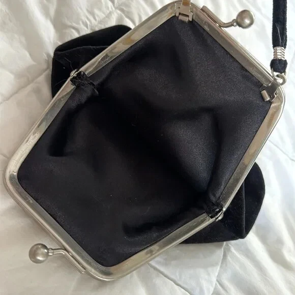 Cartera Formal Vintage Terciopelo Lujo Bordado Rosas Negro Rojo Bolsos de Mano  Foto 3 de 4