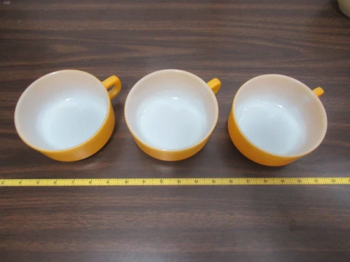Anchor Hocking set of 3 yellow/orange stackable Soup Cups/mugs NICE