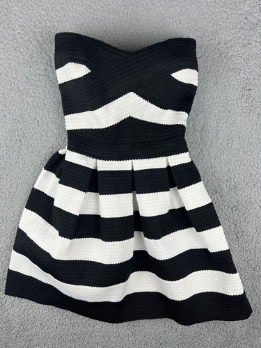 Robe River Island femme US 4 UK 8 sans bretelles formelle noir blanc voyage croisière