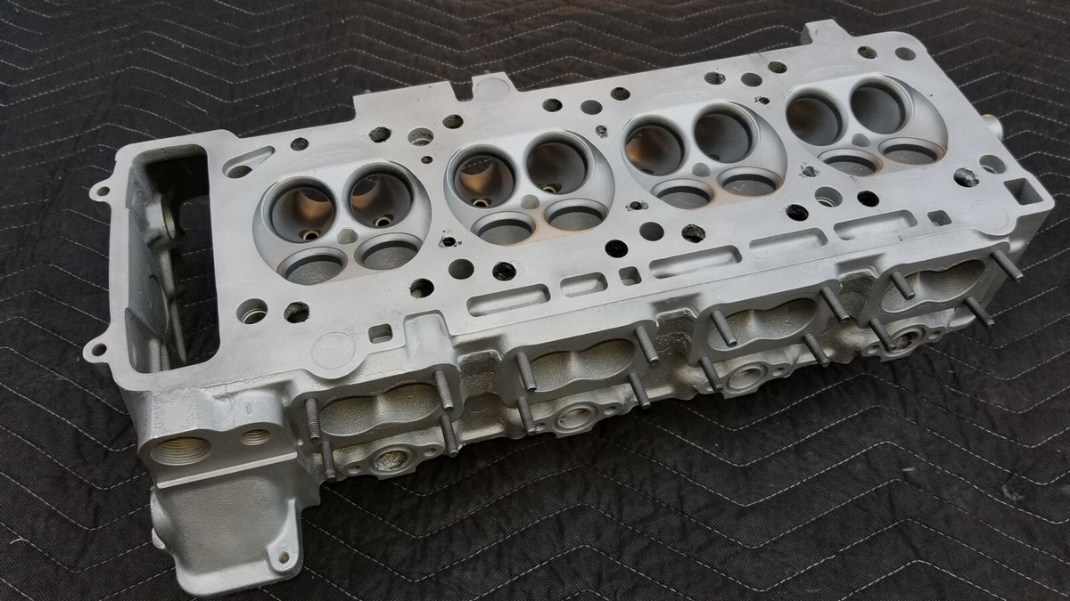 BMW E30 M3 フロントストラットシェルケース中古 BMW E30 M3 モデルカー ミニチュア 1/18 | Wright Company Inc.