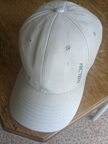 Arc'Teryx Flex Fit Hat Cap Fitted Size 