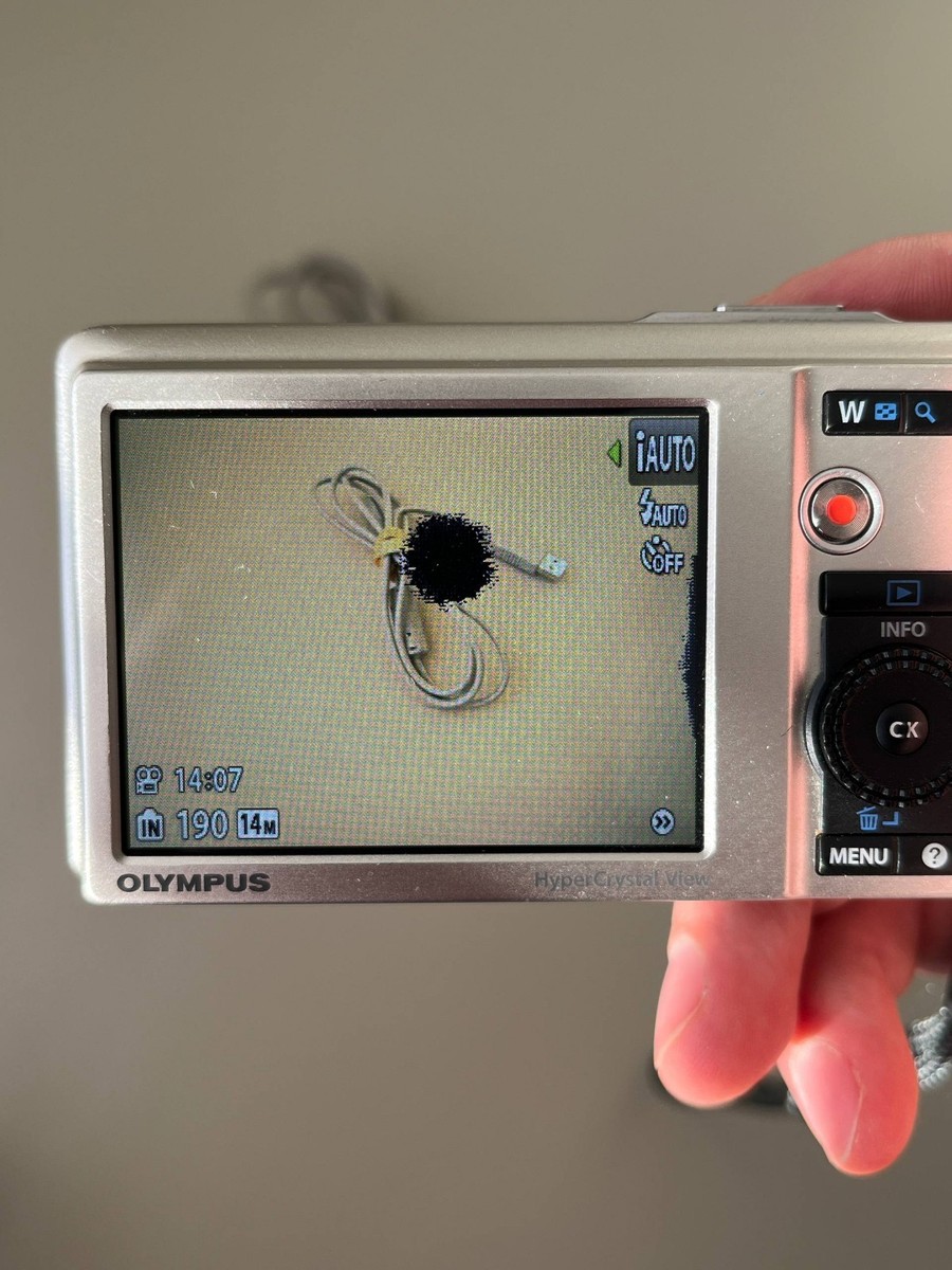 Olympus Stylus 5010 / µ (mju) 5010 14.0MP Digital Camera