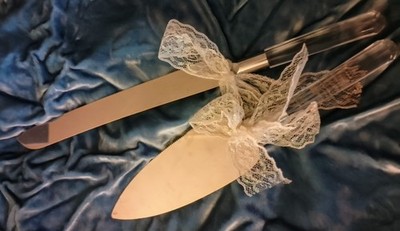 Cake Cutting Service Set suitable for all occasions..