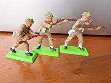 1973 Britains Deetail WW2 Lot of 3 British Infantry advancing w rifles intact