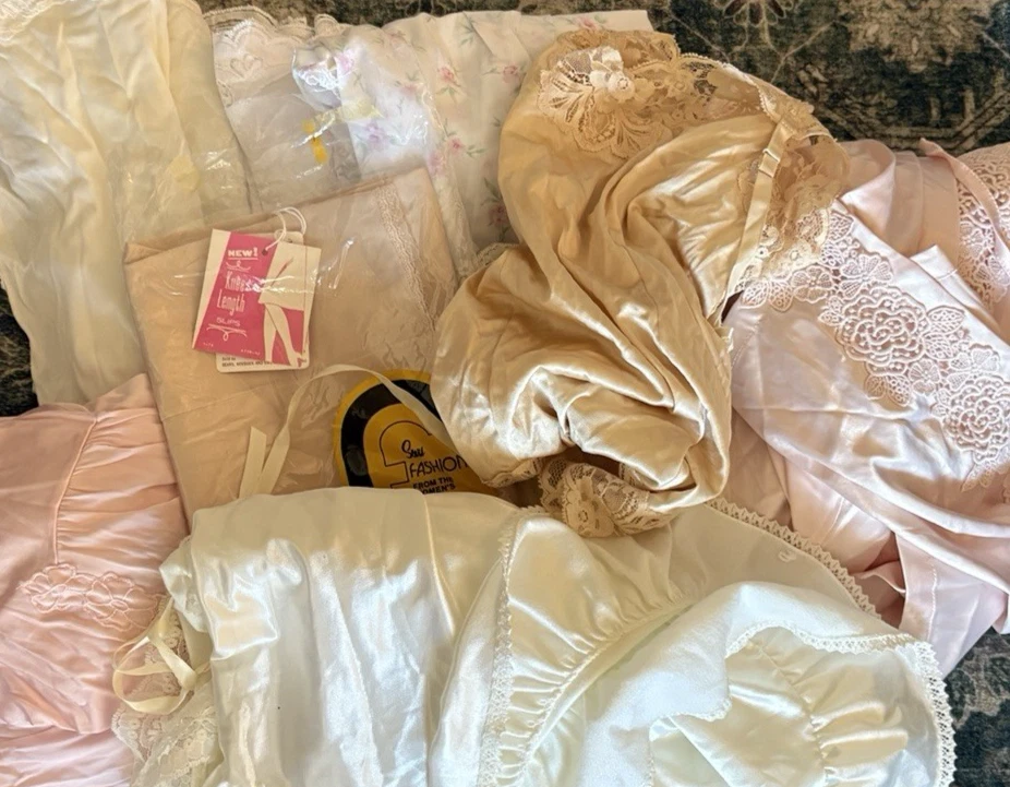 批量 9 件 长袍 拖鞋 胸罩 内衣 奶油 白色 多种 尺寸 制造商 S,M,L — 第 3/4 张图片