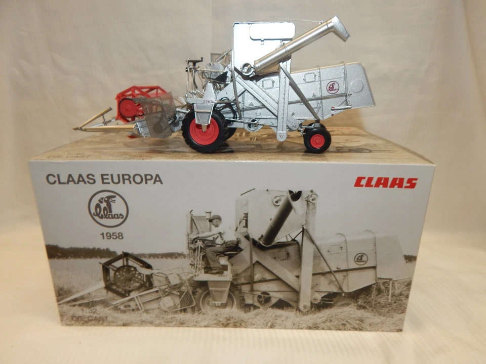 UNIVERSAL HOBBIES CLAAS EUROPA COMBINE 246 220.0 DEALER ISSUE MIB 1:32 SCARCE - Image 2 of 4
