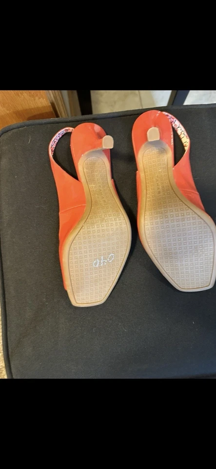 Tacones Coral - Por Tahari - Talla 8 Foto 3 de 4