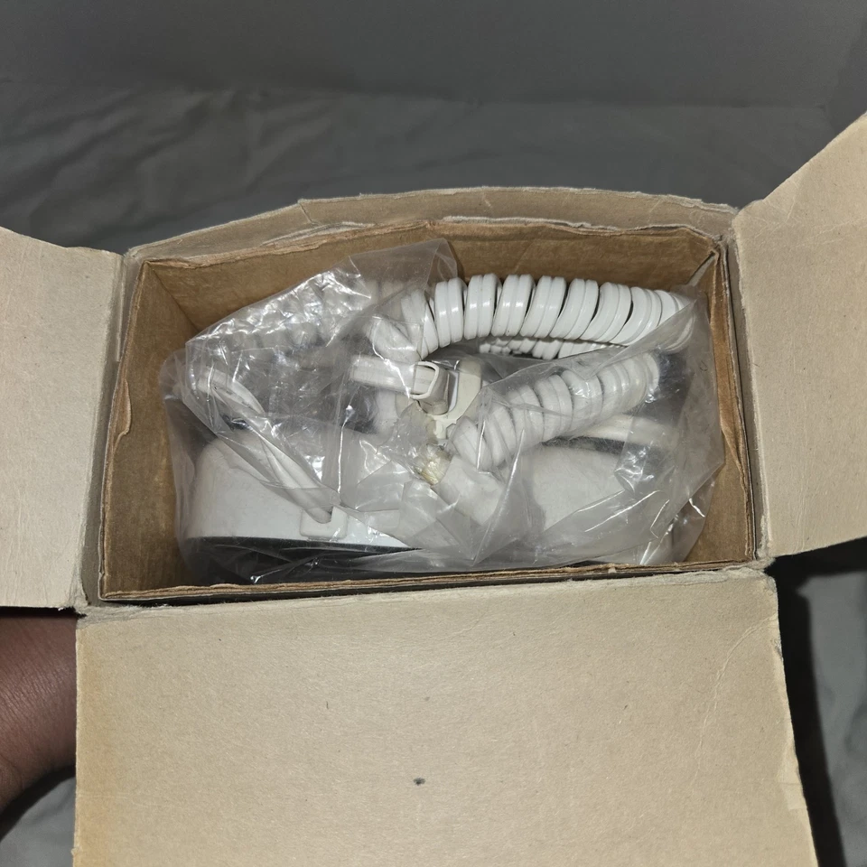 Vtg Andis Quiet Turbo Ionic Hair Dryer 1200 Watts Wall Mount Hang Up Hair Dryer  - Image 4 of 4