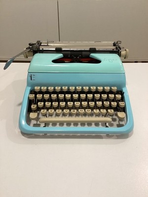 EVEREST K2 DELUXE TYPEWRITER. ELITE FONT 12 CPI. SPANISH LAYOUT. SEAFOAM GREEN