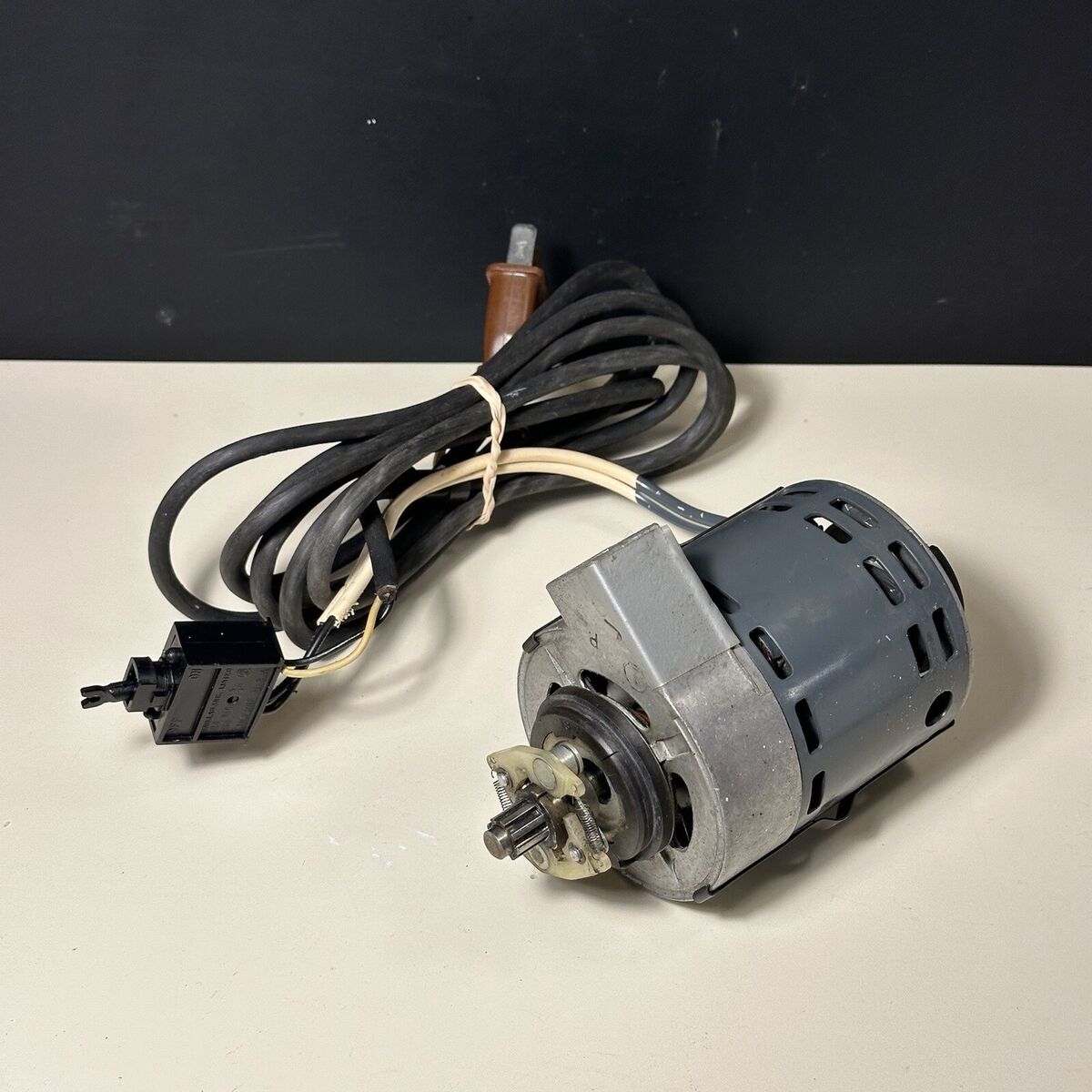 IBM Selectric II Typewriter Motor Assembly On Off Switch Cord 1134818 K-C26 125V IBM Selectric II Typewriter Motor Assembly On Off Switch Cord 1134818 K-C26 125V