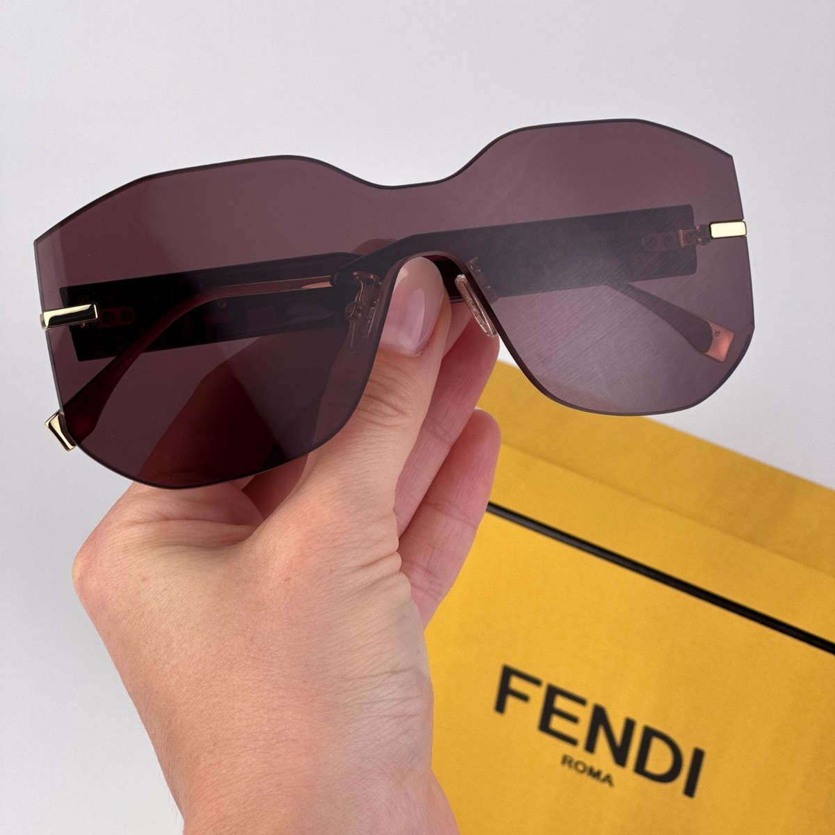 Fendi Women Sunglasses Gold Bordeaux Shield FE40067U 30Y NEW