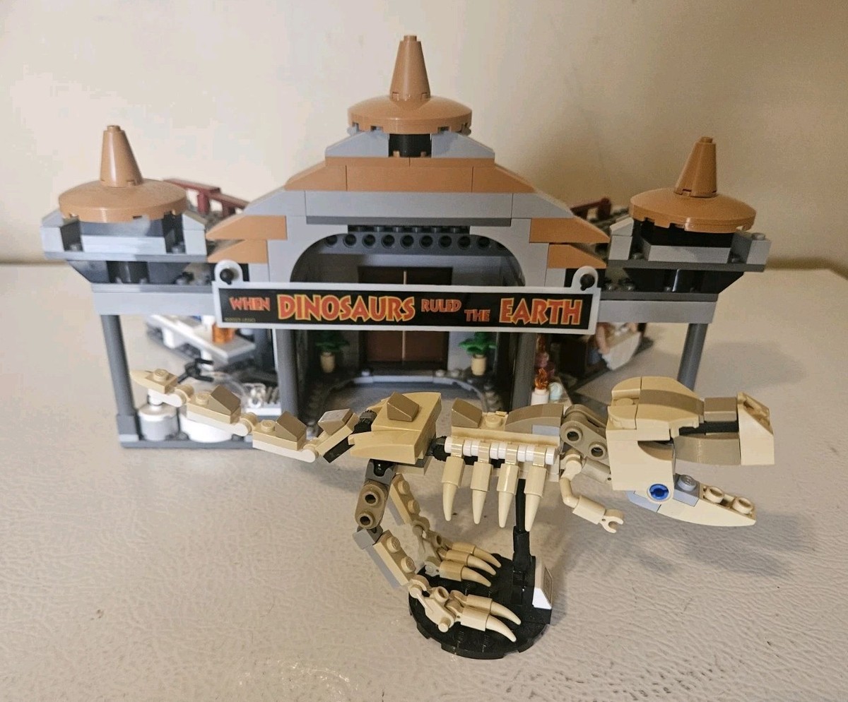 LEGO Jurassic World: Visitor Center: T. Rex & Raptor Attack (76961