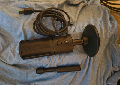 Razer Seiren Emote Streaming Microphone LED Display Hypercardioid Condenser Mic