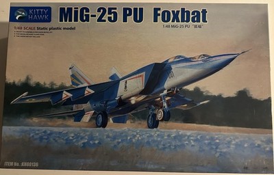 Kitty Hawk 80136 MiG-25 PU Foxbat 1/48